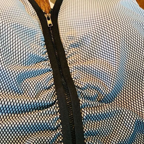 TYR Fishnet V Neck Zip Control-fit one piece swimsuit - Picture 4 of 7